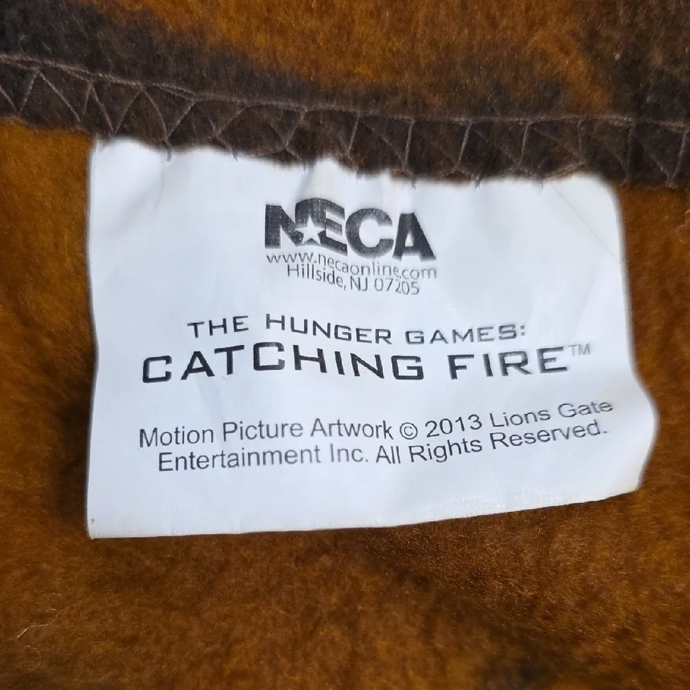 The Hunger Games Tapestry - Fiery Orange and Black - Picture 6 of 7